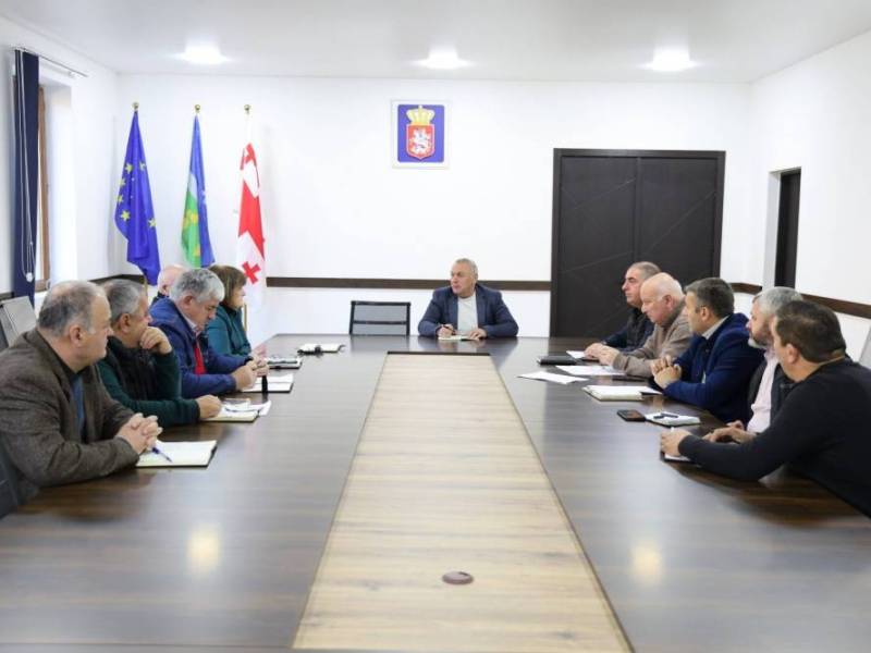 ცაგერის მუნიციპალიტეტის მერმა ჭაბუკი ჭაბუკიანმა მერიის სტრუქტურული ერთეულების...